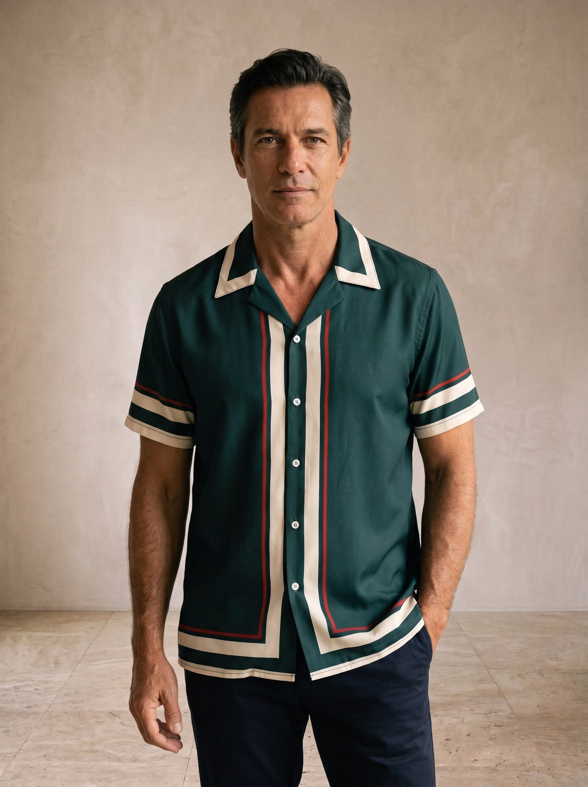 Camisa verde com frisos Sevilha – vista de frente, recorte próximo