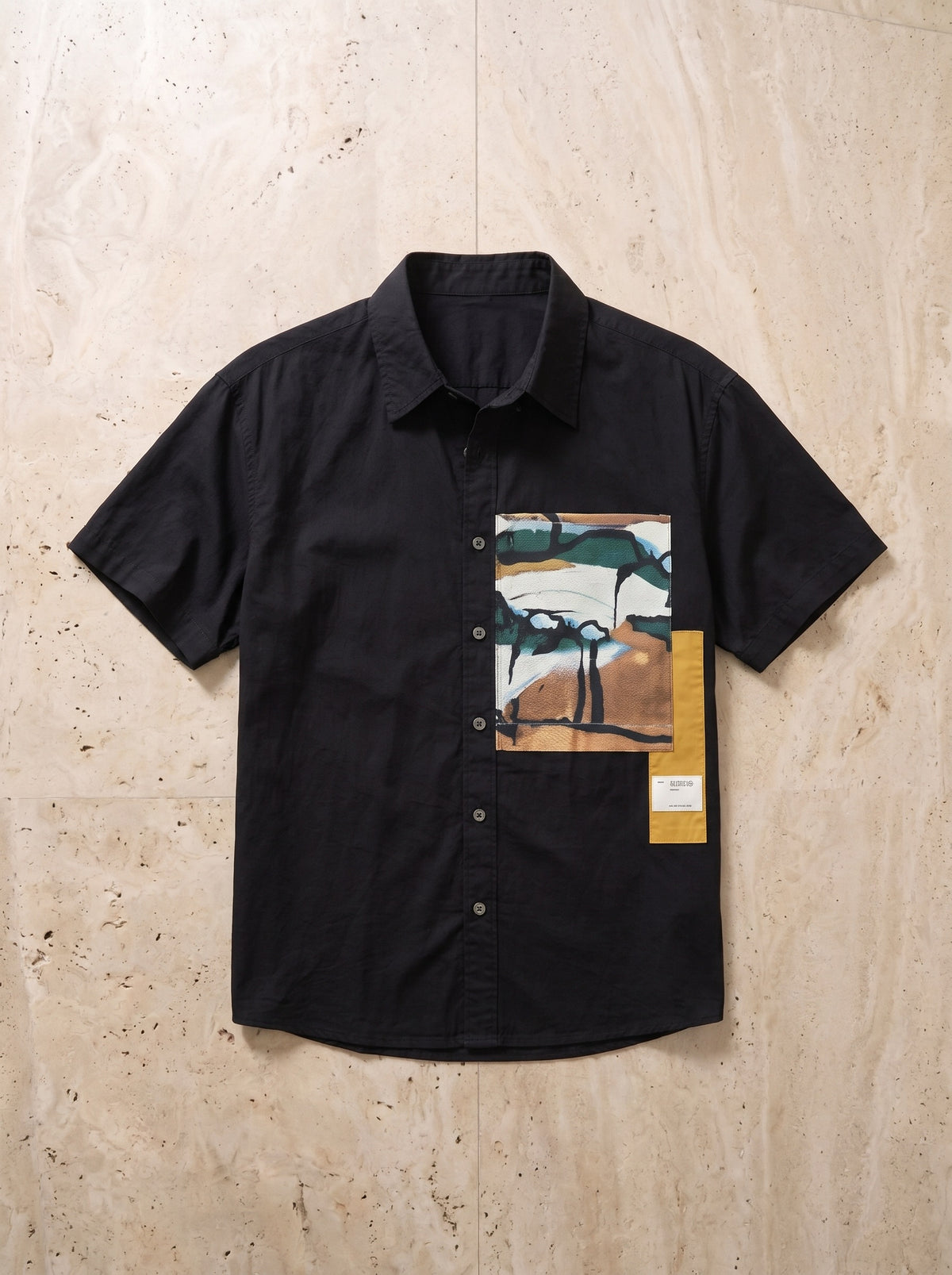 Preto | Camisa manga curta com painel estampado Sintra preto – peça sozinha vista de cima