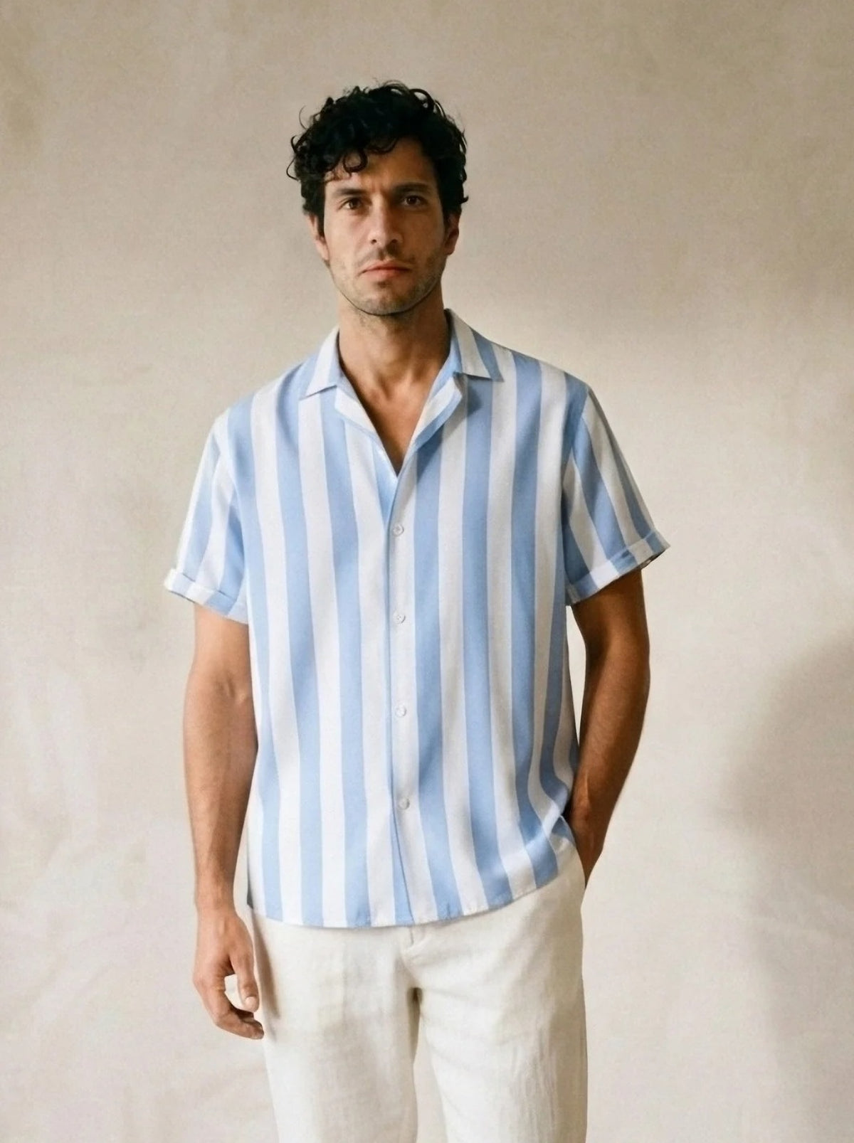 Azul-claro | Camisa listrada Sóller azul-claro – vista de frente, recorte próximo