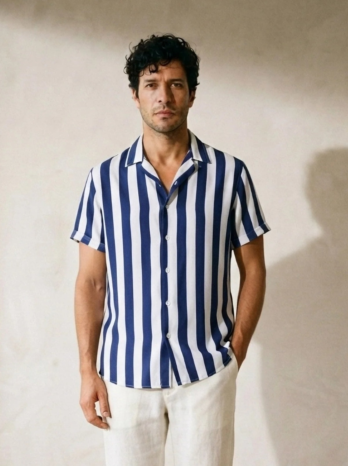 Azul-marinho | Camisa listrada Sóller azul-marinho – vista de frente, recorte próximo