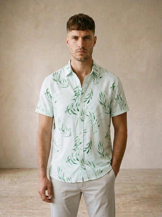 Camisa estampa de folhas Sospel – vista de frente, recorte próximo