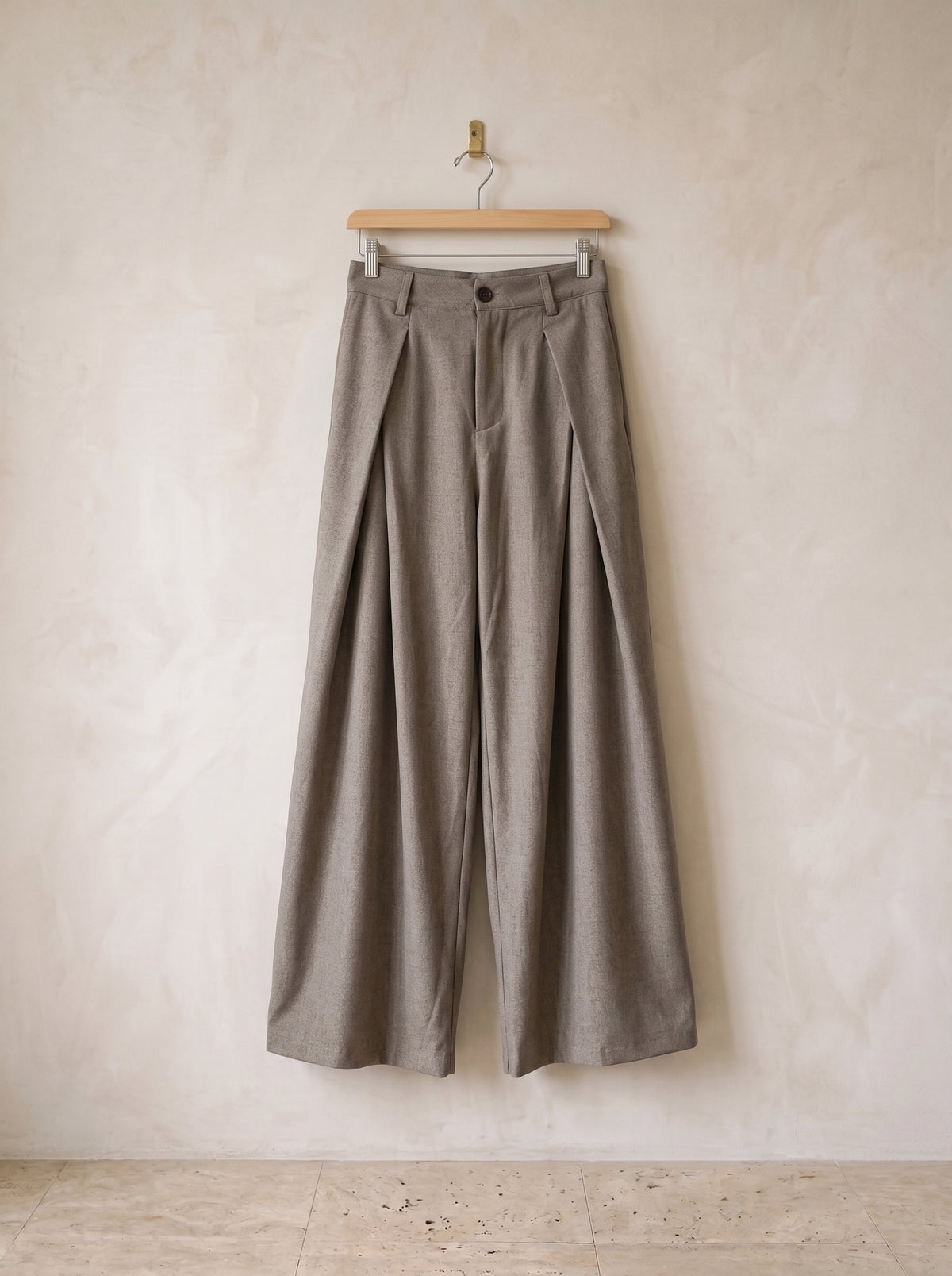 Taupe | Calça perna larga com pregas Sperlonga taupe – peça sozinha, foto de produto