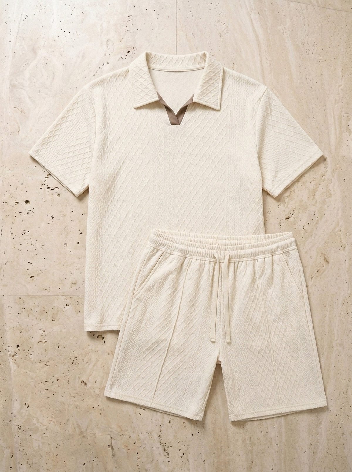 Bege | Conjunto polo de tricô e short Spetses bege – peça sozinha vista de cima