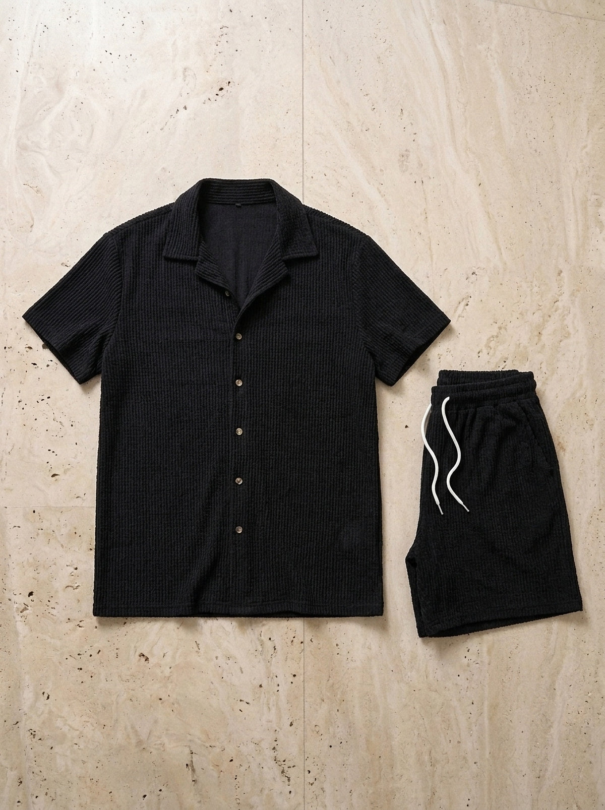 Preto | Conjunto de camisa e short Stintino preto – peça sozinha vista de cima