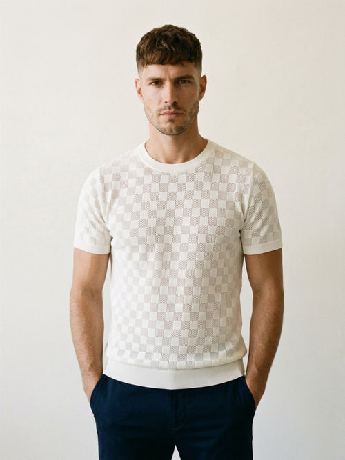 Branco | Camiseta de tricô Sartong Svolvær branco – vista de frente, recorte próximo