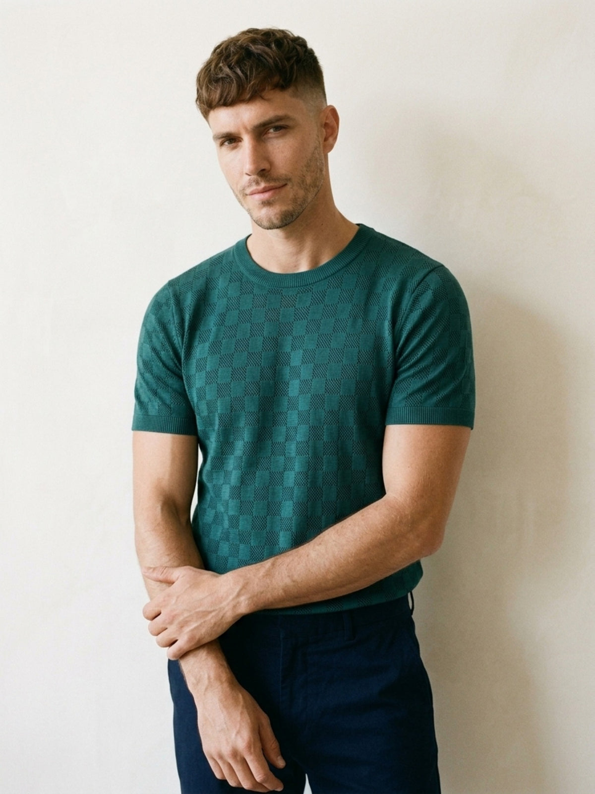 Verde | Camiseta de tricô Sartong Svolvær verde – vista de frente, recorte próximo
