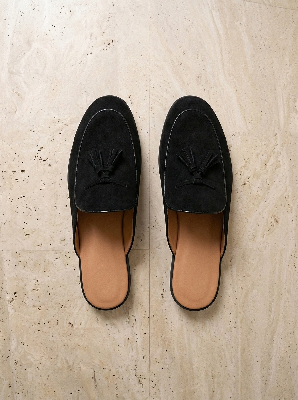 Preto | Mule de camurça com tassel Symi preto – par visto de cima
