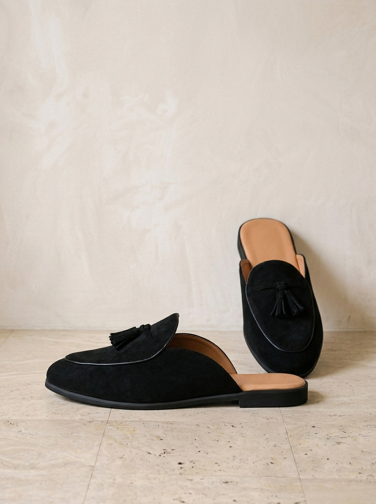 Preto | Mule de camurça com tassel Symi preto – par de lado, foto de produto