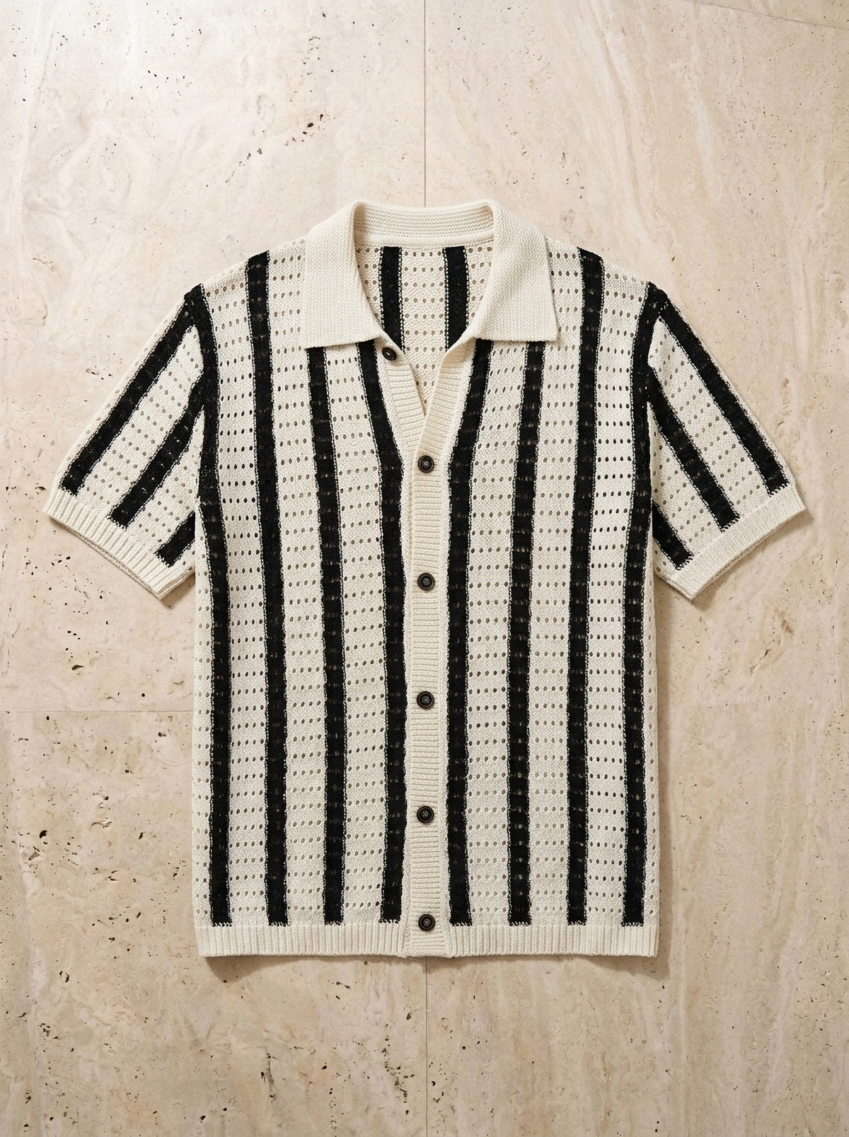 Preto | Camisa de crochê Szentendre preto – peça sozinha vista de cima