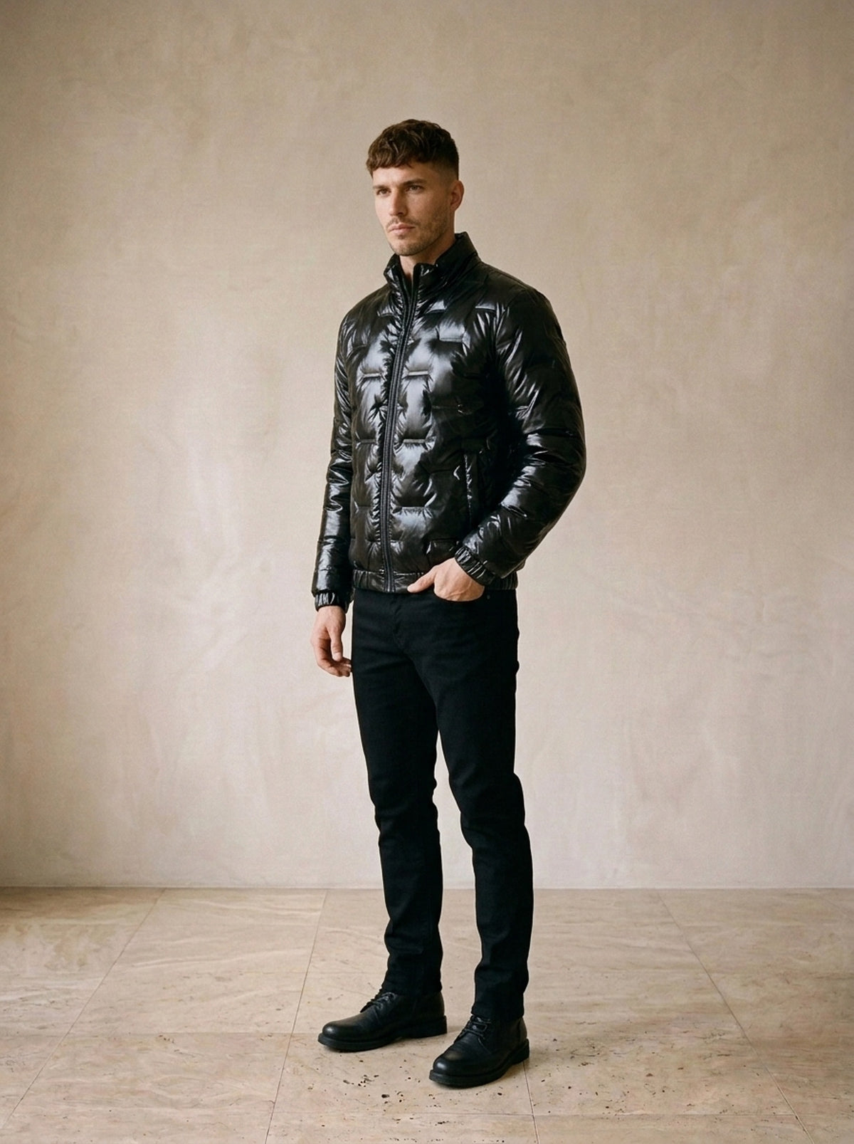 Preto | Jaqueta puffer brilhante Tampere preto – vista três quartos