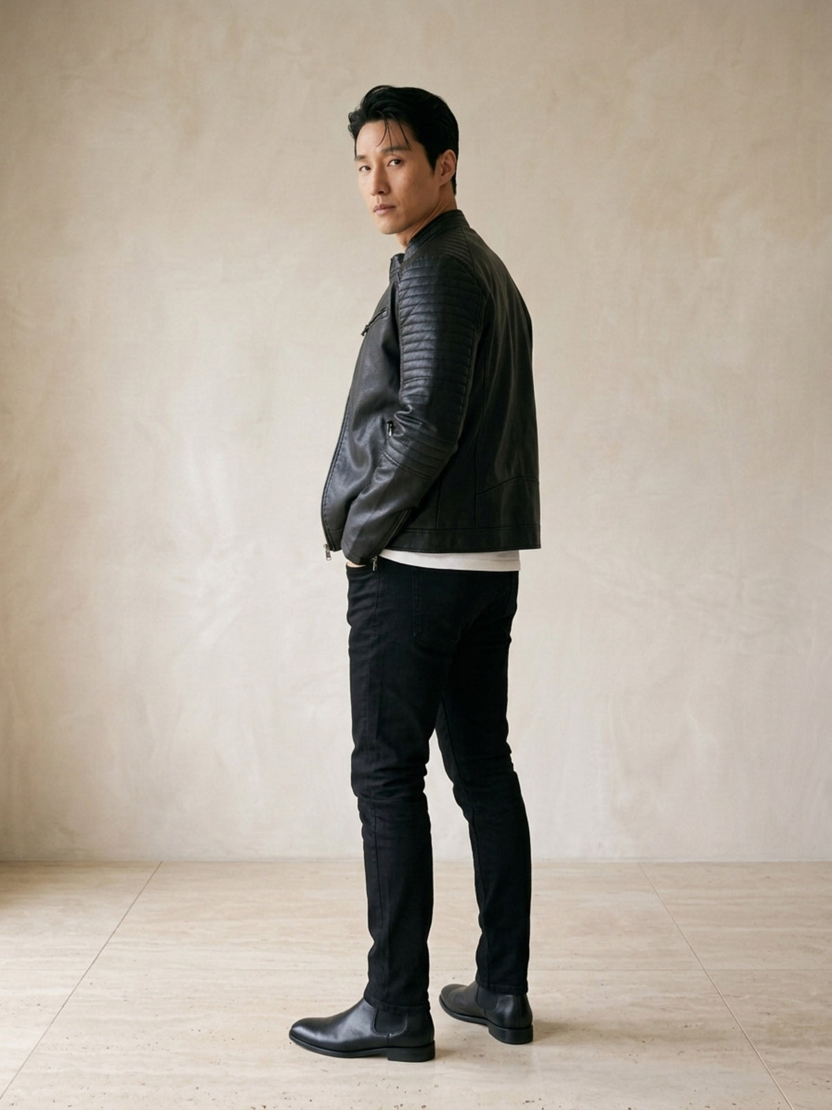 Preto | Jaqueta casual Tartu preto – costas, olhando por cima do ombro