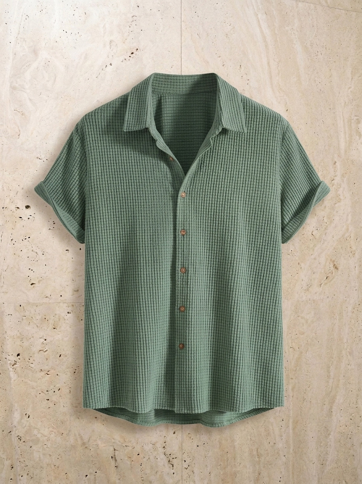 Verde | Camisa social aveludada Tavira verde – peça sozinha vista de cima