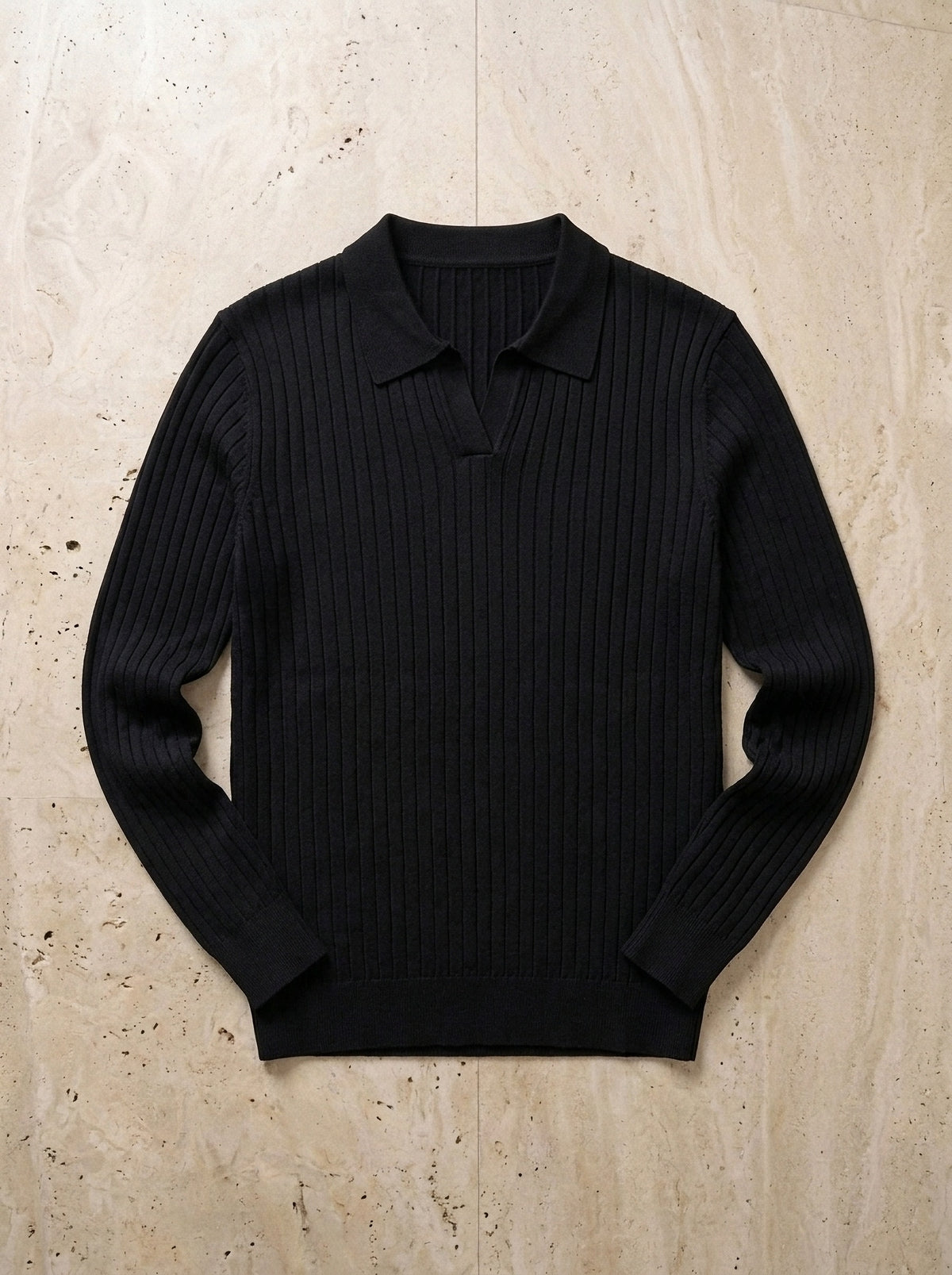 Preto | Polo de tricô Tenby preto – peça sozinha vista de cima