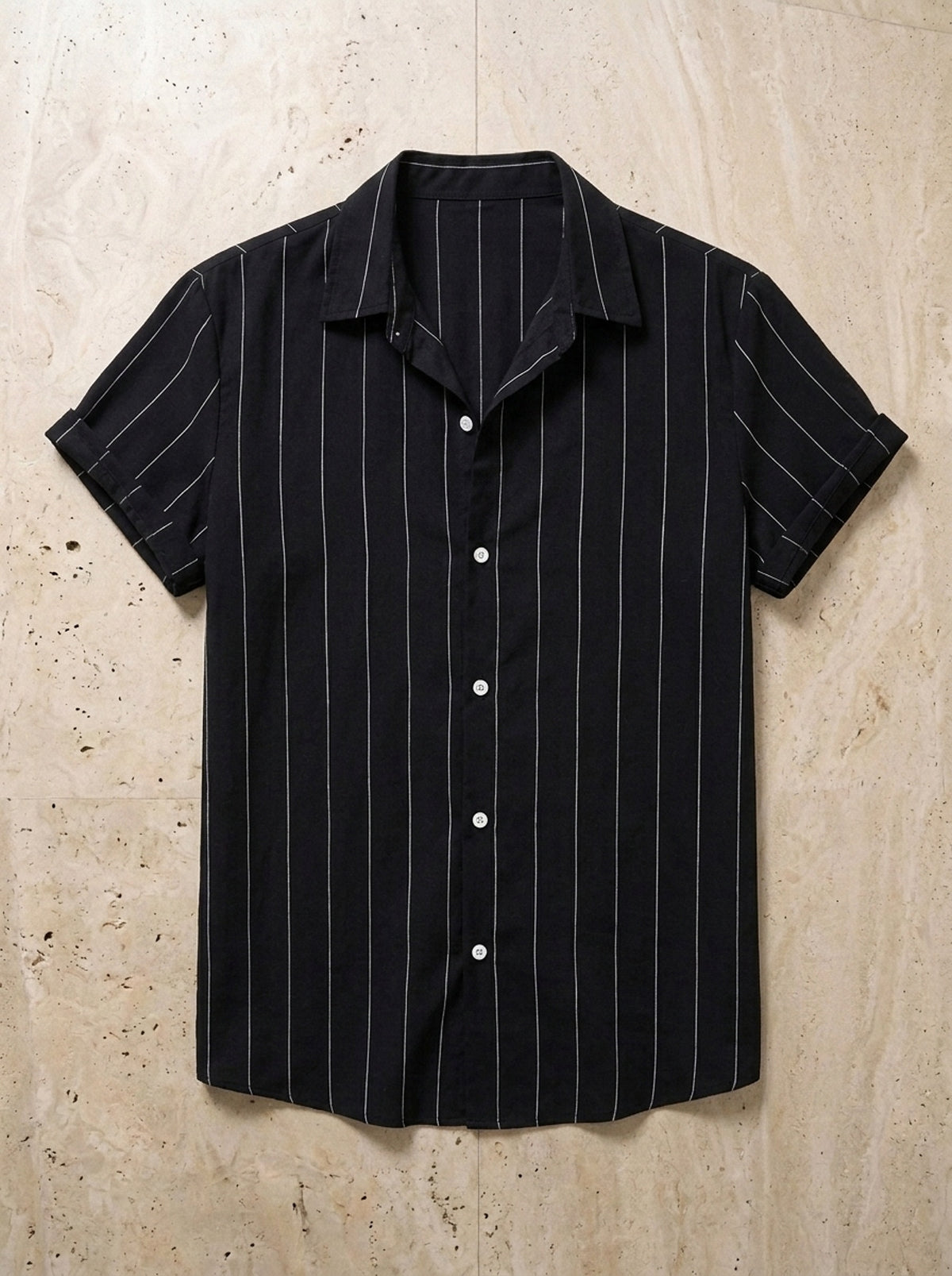 Preto | Camisa risca de giz Tenerife preto – peça sozinha vista de cima