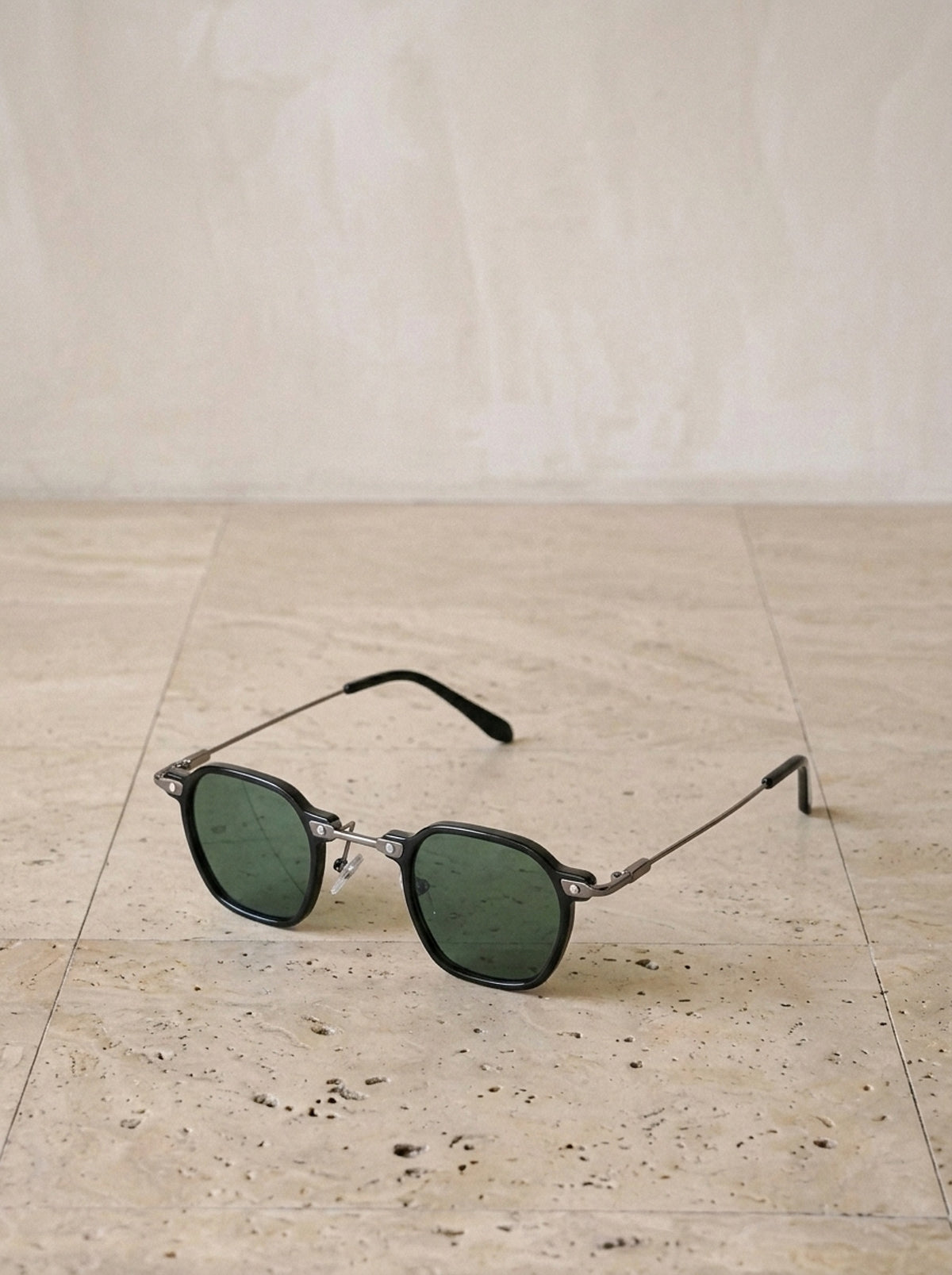 Preto/Verde | Óculos de sol Tetovo preto/verde – vista três quartos