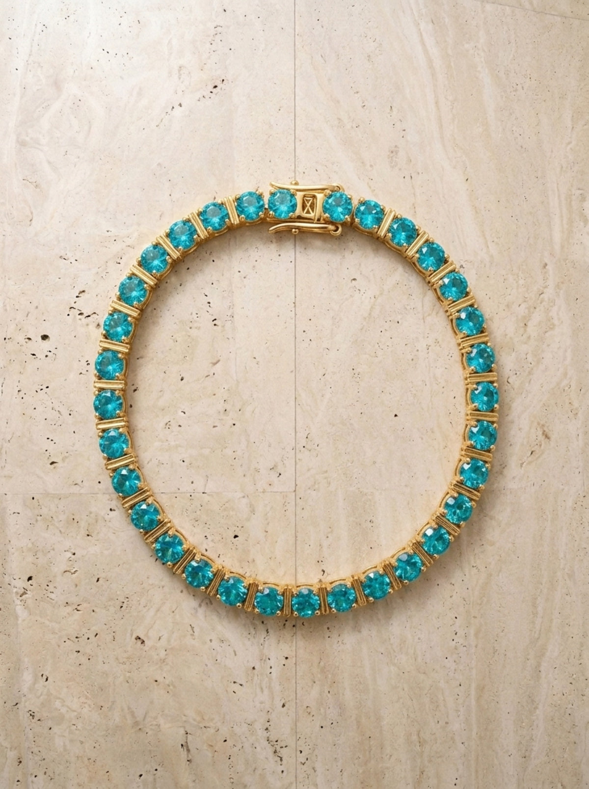 Dourado | Pulseira riviera de zircônia azul Paraíba Tinos – peça vista de cima, fechada em círculo