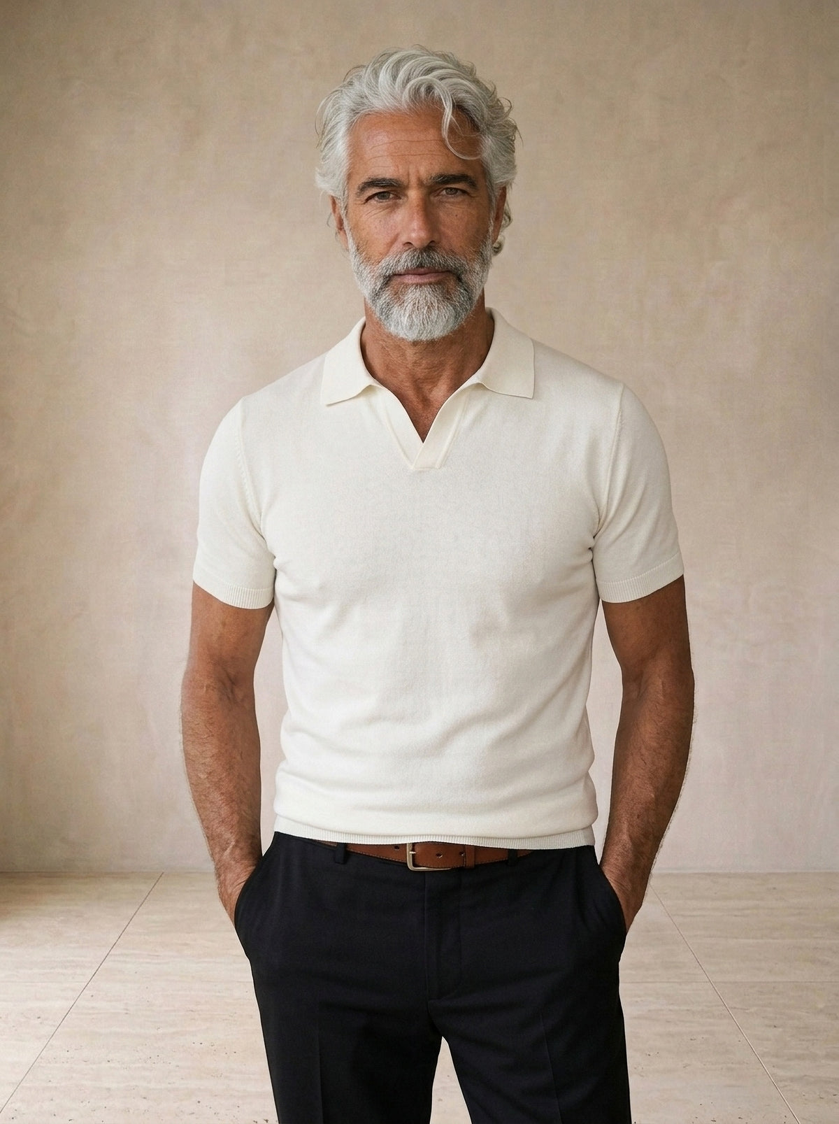 Branco | Camisa polo lisa Tomar branco – vista de frente, recorte próximo
