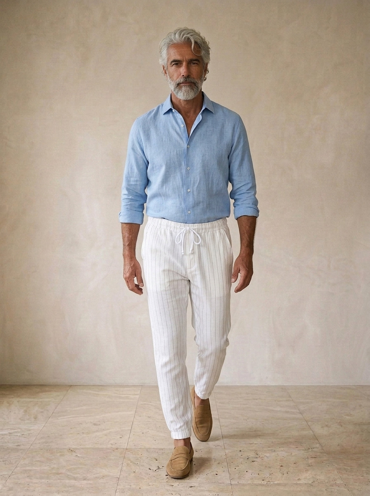 Branco | Calça de linho Toulouse branco – corpo inteiro, modelo caminhando