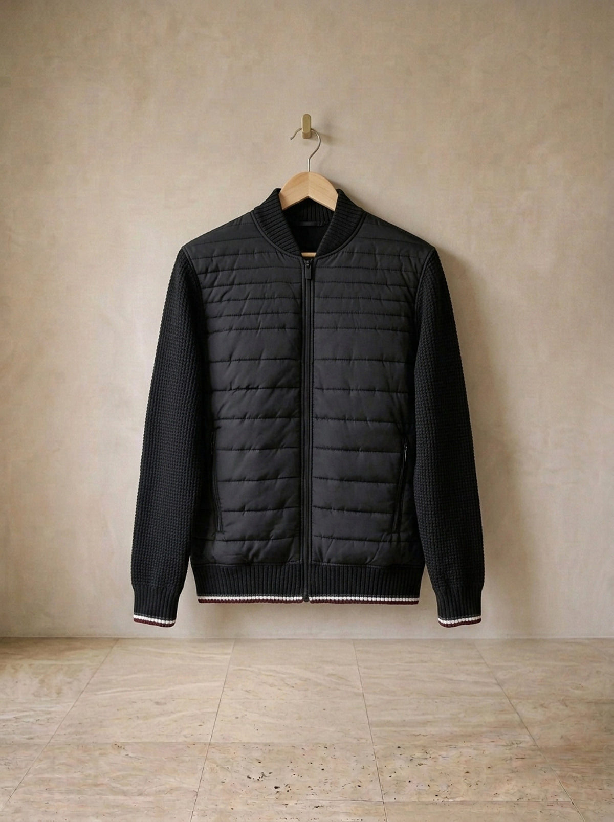 Preto | Jaqueta acolchoada com mangas de tricô Trakai preto – peça sozinha, foto de produto
