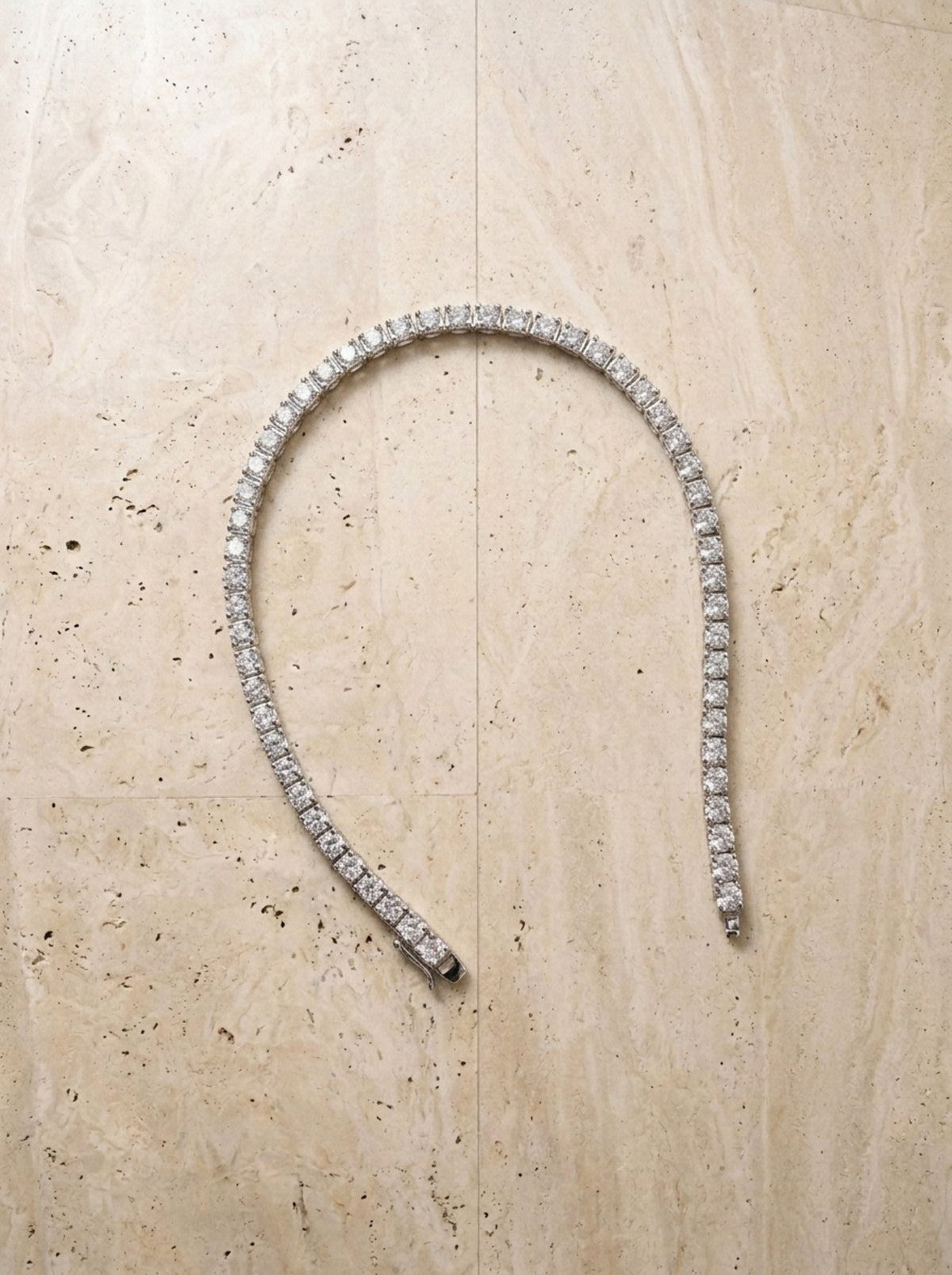 Prata | Pulseira riviera de prata 925 Trieste – foto real, pulseira em curva mostrando a flexibilidade