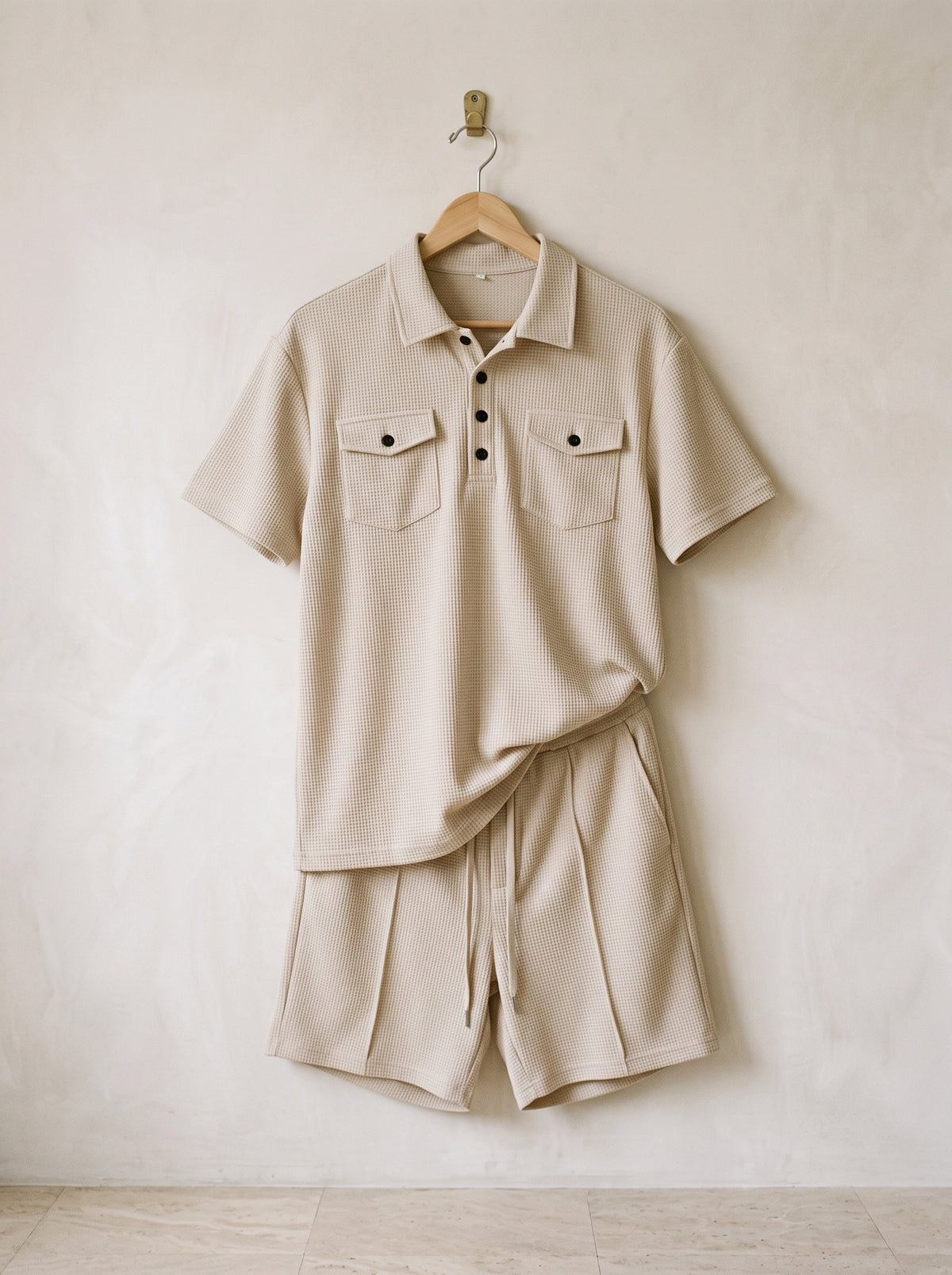 Bege | Conjunto polo waffle com bolsos e short Trogir bege – peça sozinha, foto de produto