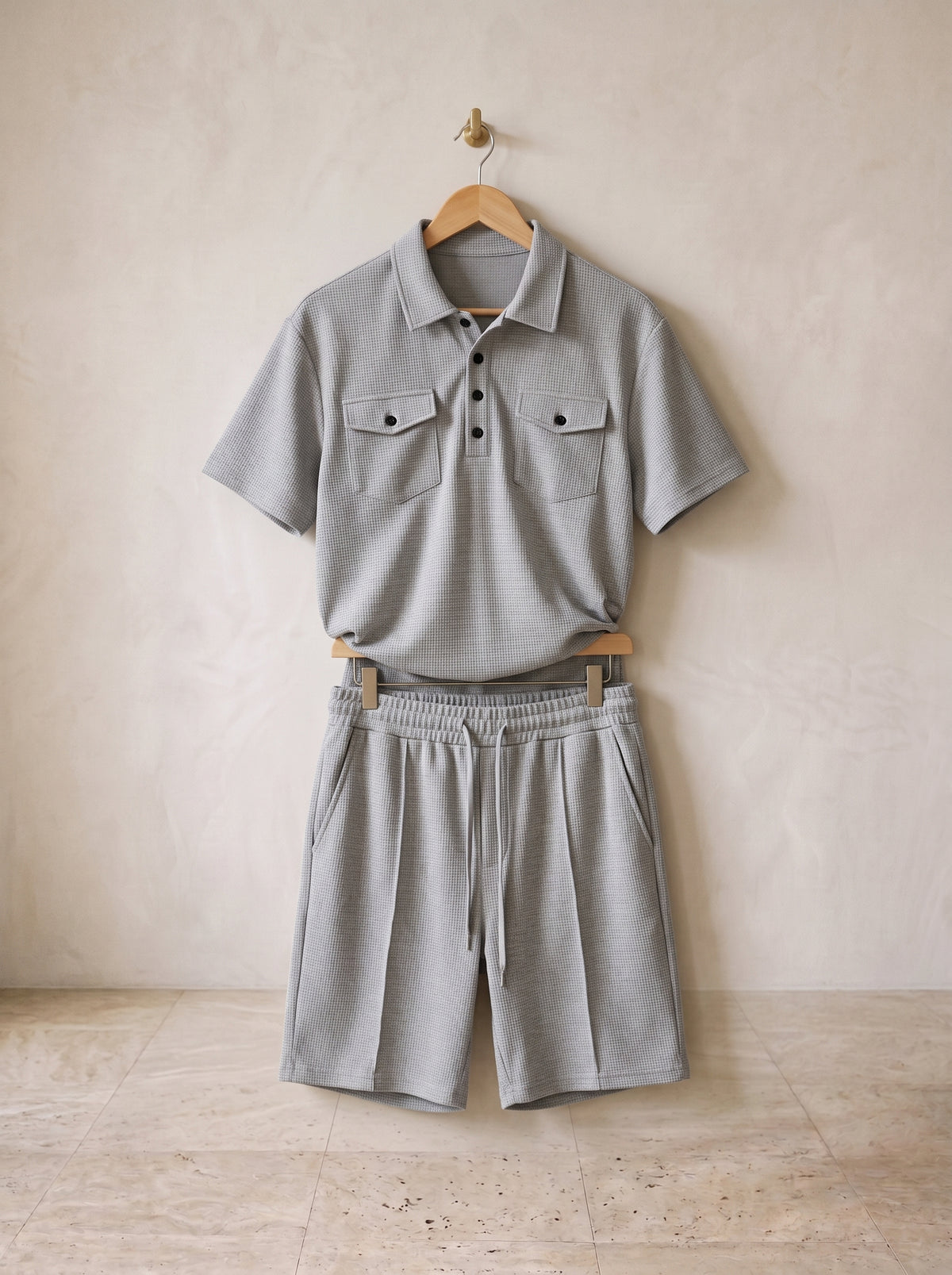 Cinza-claro | Conjunto polo waffle com bolsos e short Trogir cinza-claro – peça sozinha, foto de produto