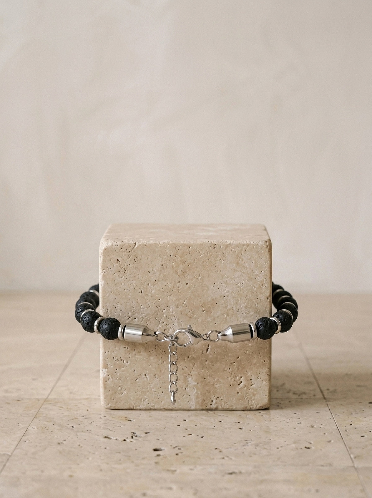 Preto com textura | Pulseira de pedras Valença preto com textura – peça sozinha, foto de produto