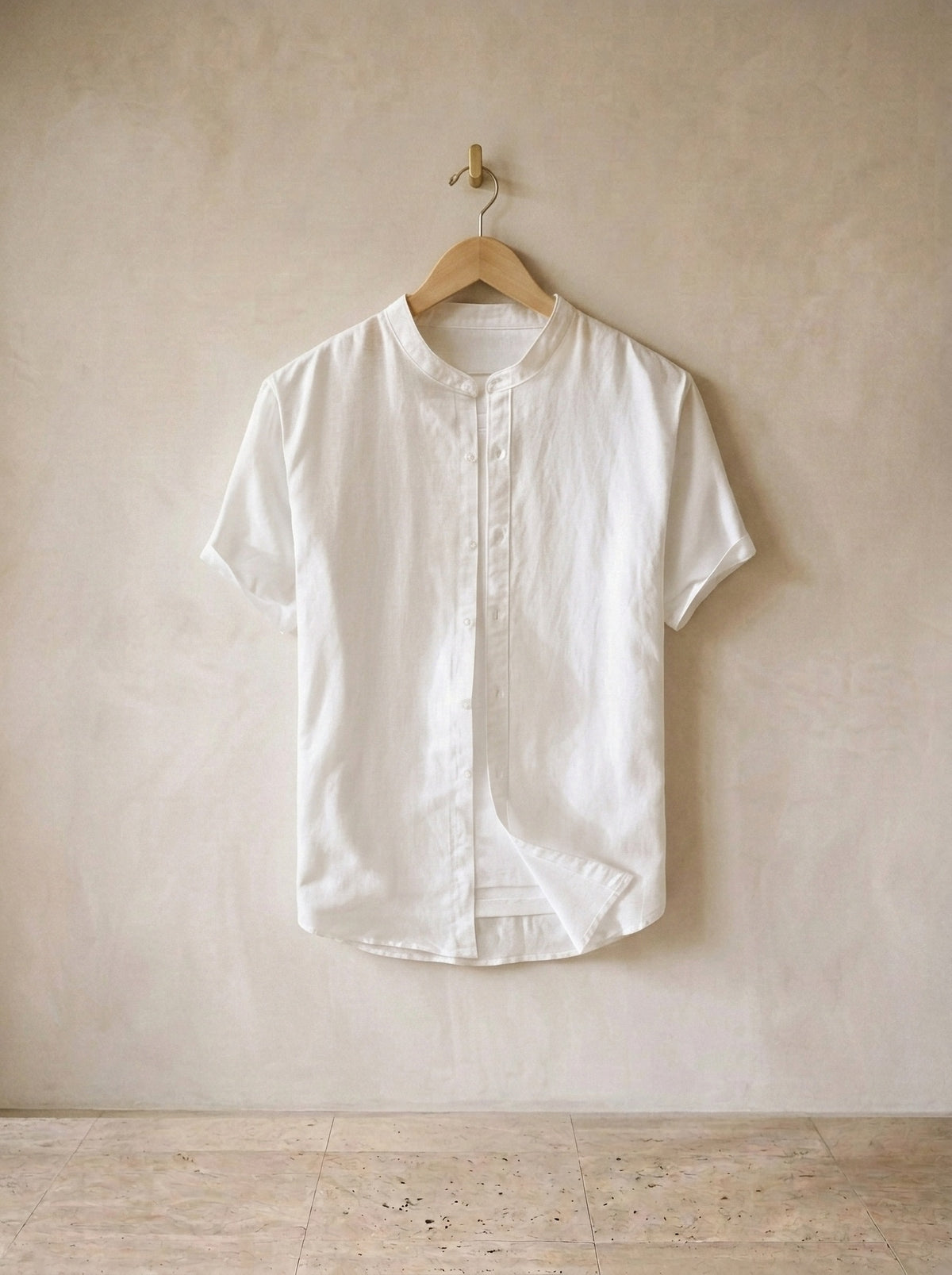 Branco | Camisa social de linho e algodão slim Valladolid branco – peça sozinha, no cabide de madeira