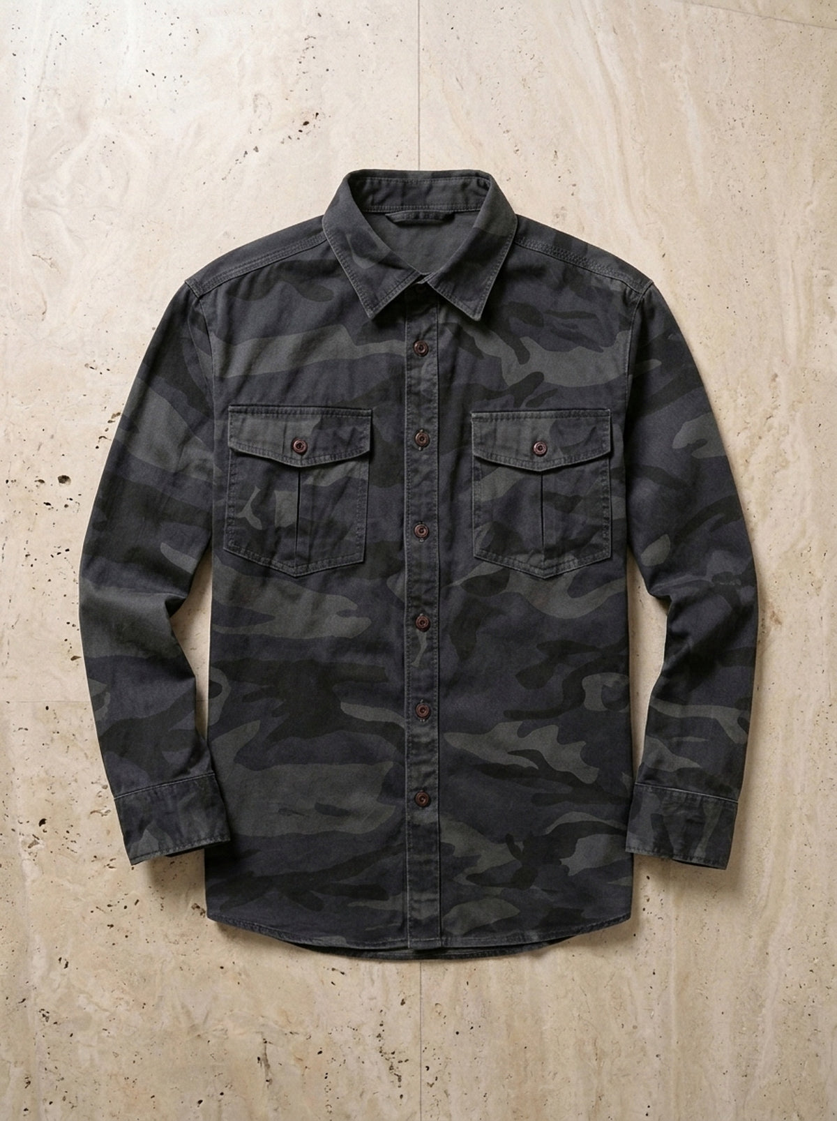 Camuflado cinza | Sobrecamisa camuflada Valldemossa camuflado cinza – peça sozinha vista de cima
