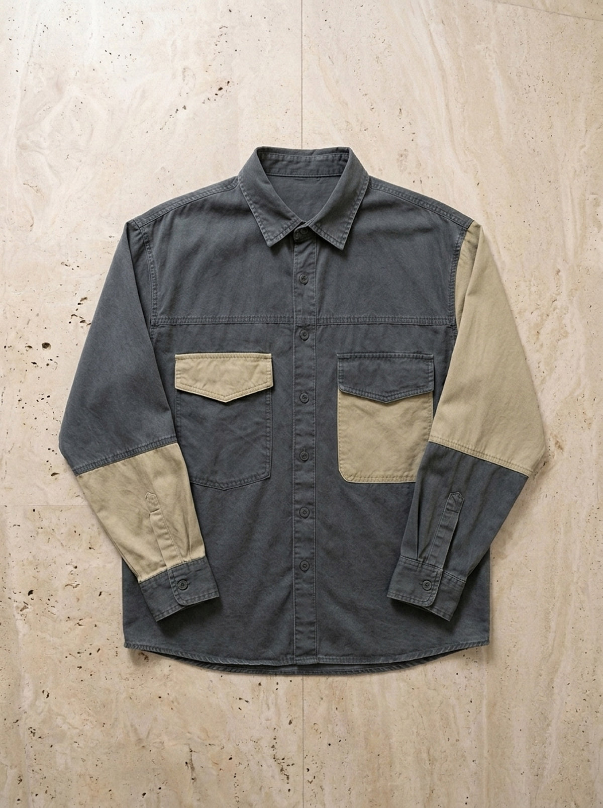 Cinza | Camisa utilitária com recortes Valletta cinza – peça sozinha vista de cima