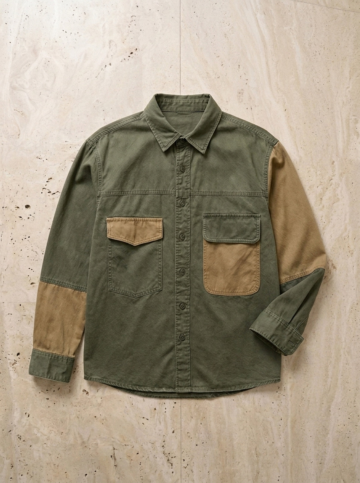 Verde | Camisa utilitária com recortes Valletta verde – peça sozinha vista de cima