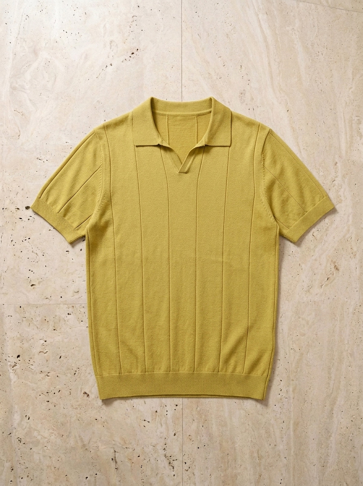 Amarelo | Polo lisa Varsóvia amarelo – peça sozinha vista de cima