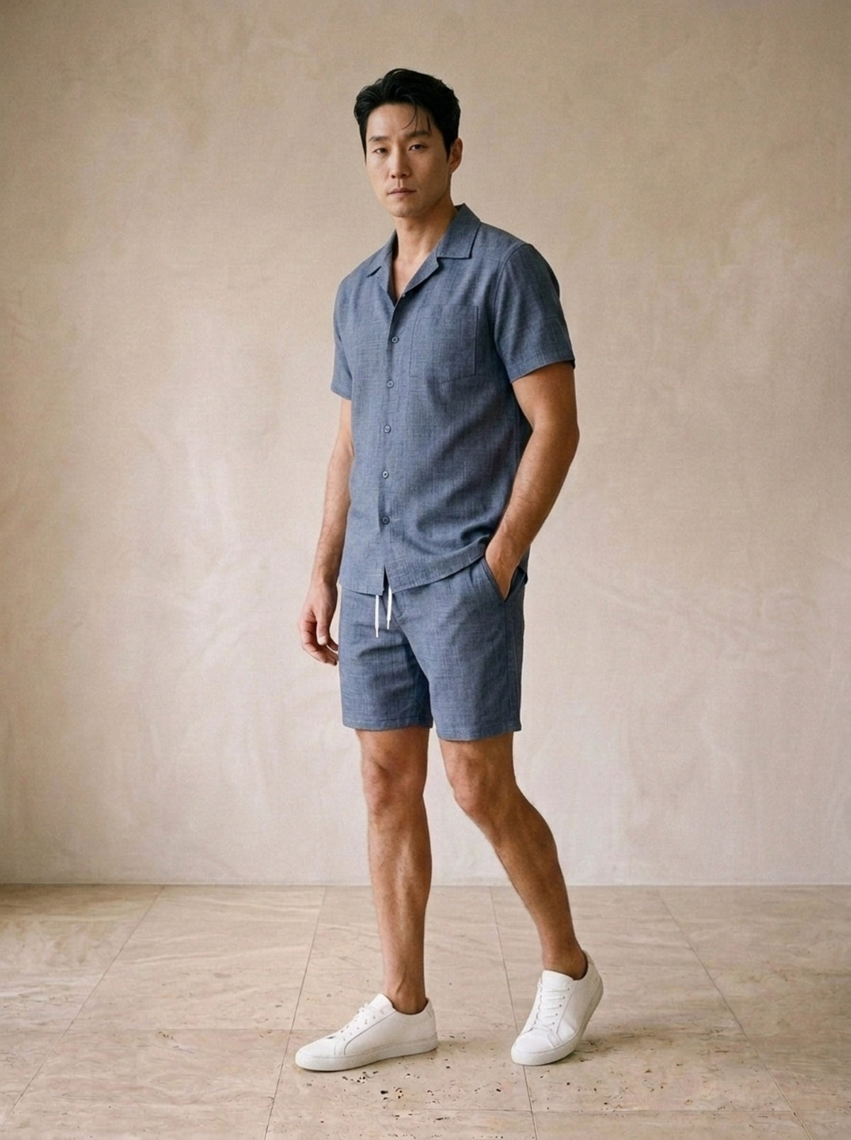 Azul | Conjunto camisa texturizada e short Vernazza azul – vista três quartos