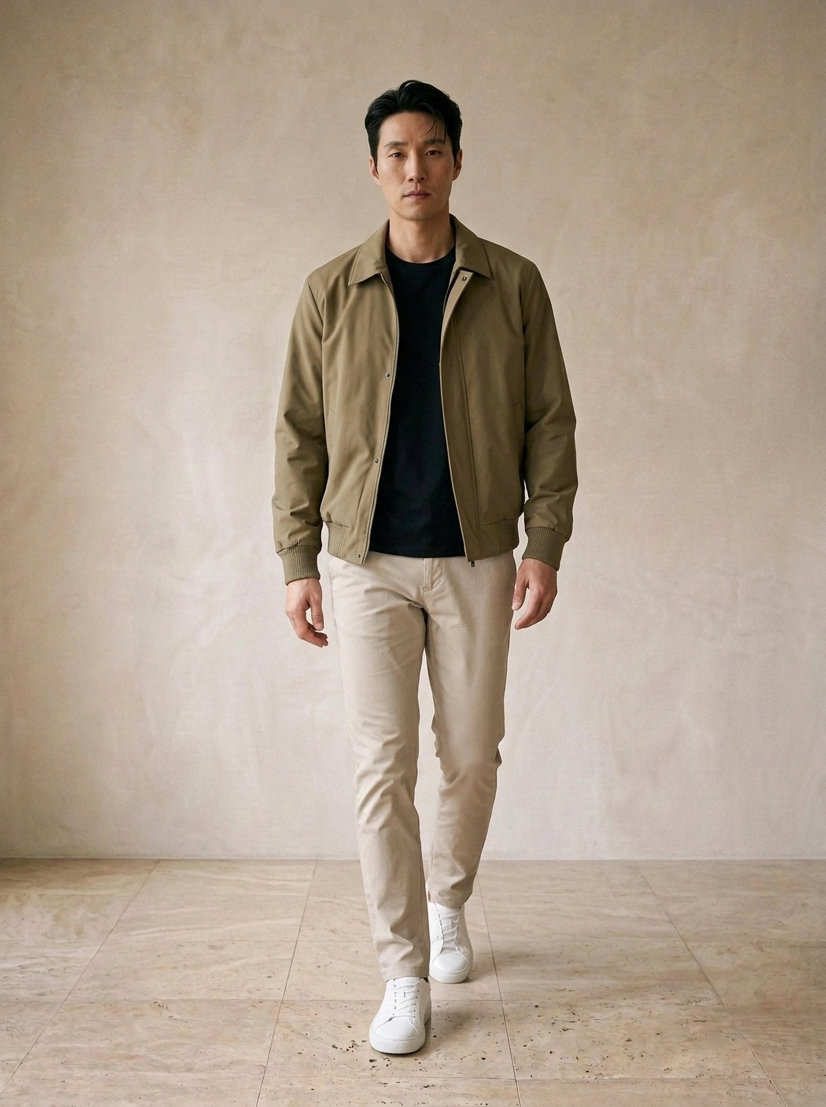 Caqui | Jaqueta casual com gola Vianden caqui – corpo inteiro, modelo caminhando