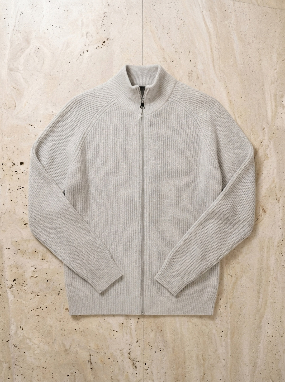 Cinza | Cardigan de tricô Vík cinza – peça sozinha vista de cima