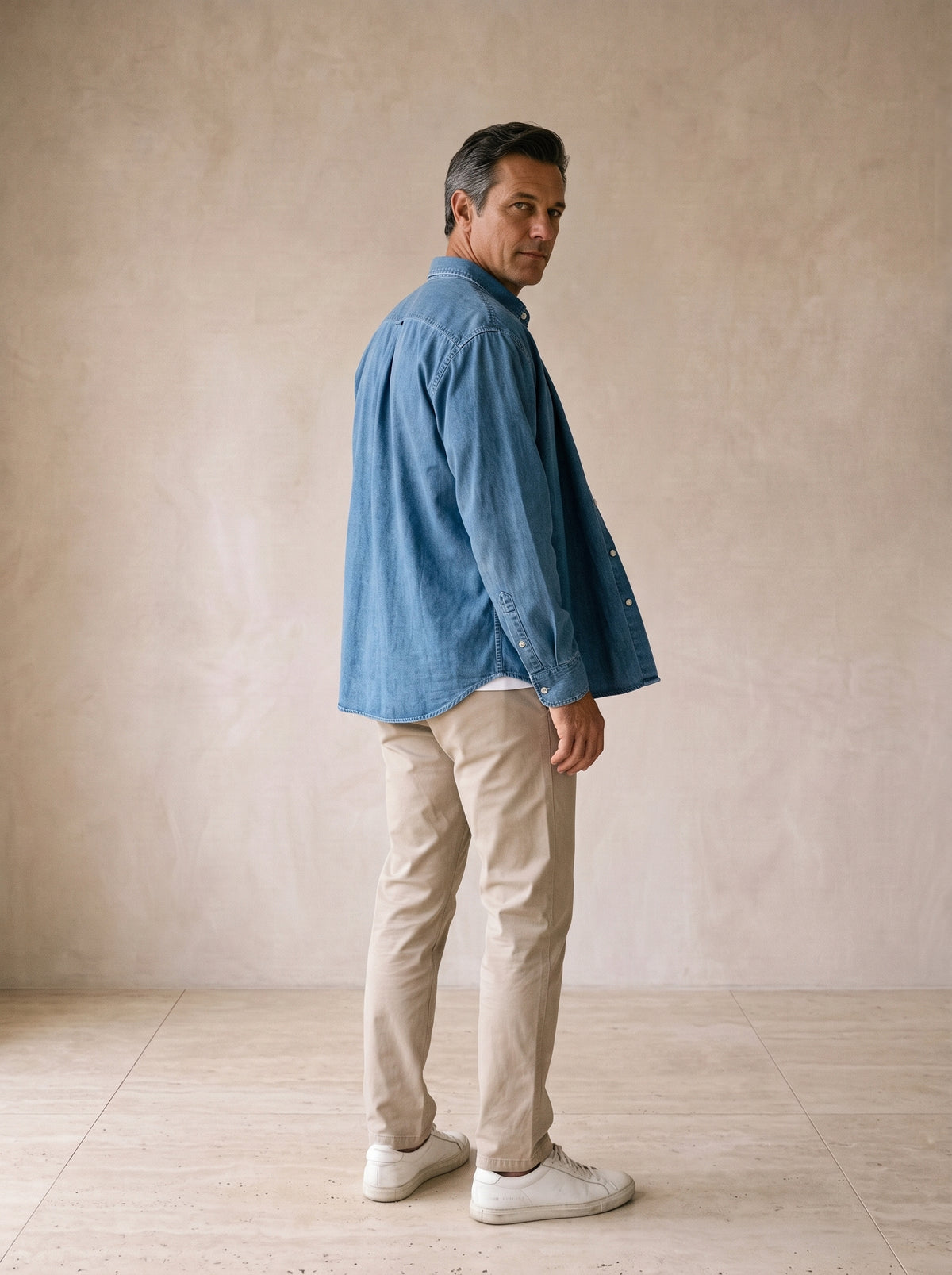 Azul | Camisa lavada manga longa Villefranche azul – costas, olhando por cima do ombro