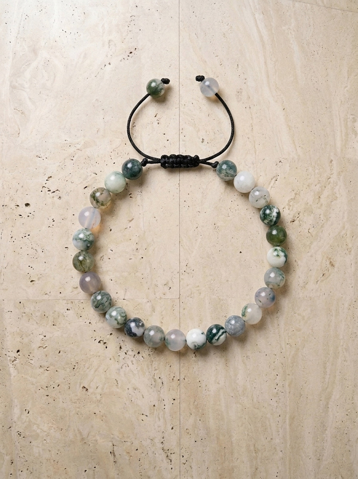 Branco e verde | Pulseira de pedras Žabljak branco e verde – peça sozinha vista de cima