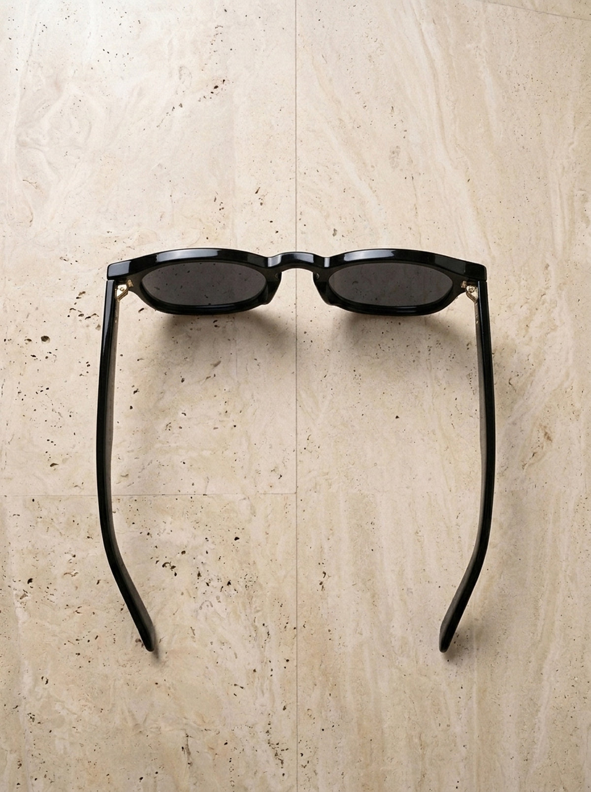 Preto/Cinza | Óculos de sol de acetato Zagreb preto/cinza – peça sozinha vista de cima