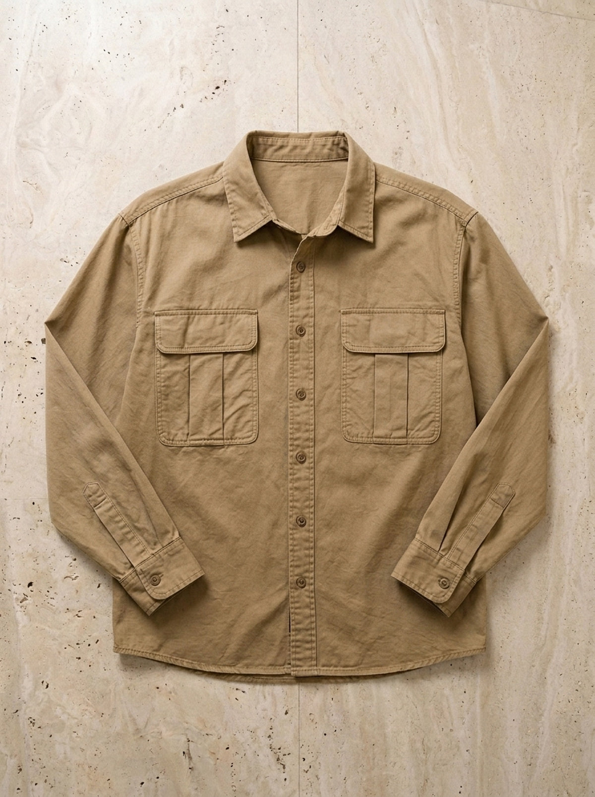 Caqui | Camisa utilitária de sarja Zurique caqui – peça sozinha vista de cima
