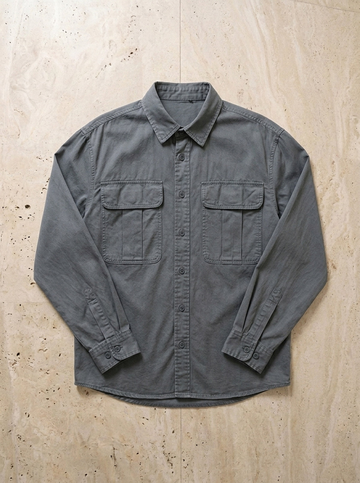Cinza | Camisa utilitária de sarja Zurique cinza – peça sozinha vista de cima